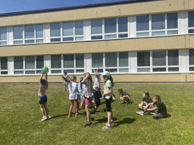 received_637492947912896