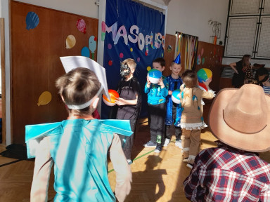 572c1bc5-1309-4403-8acd-4ff6a23c0487